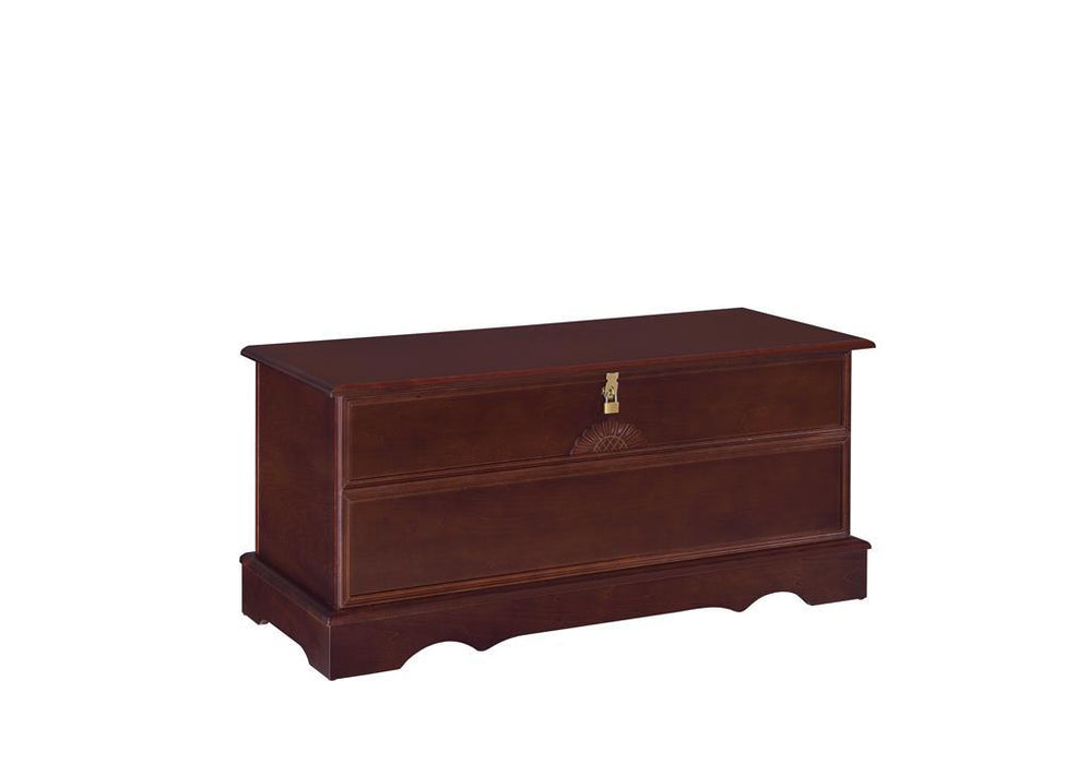 Traditional Cedar Brown Chest